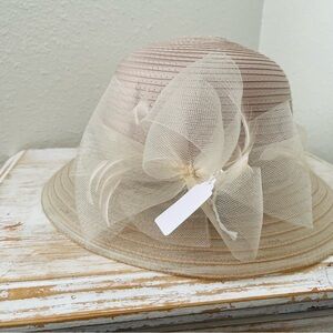 Giovannio New York Light Beige Ladies Bow Trim Cloche Hat